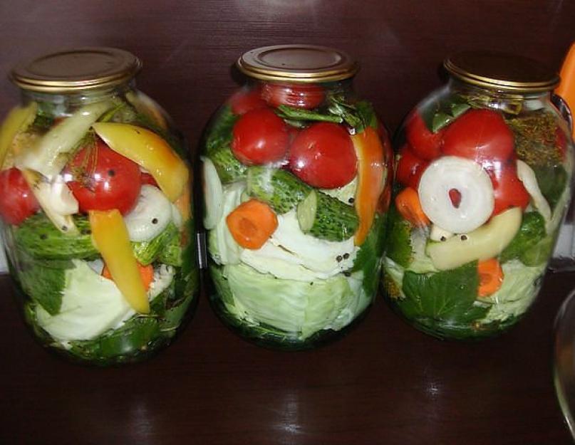 Квашеные овощи ассорти по азербайджански. Фаршированные баклажаны и соленья на зиму. Маринованное овощное ассорти