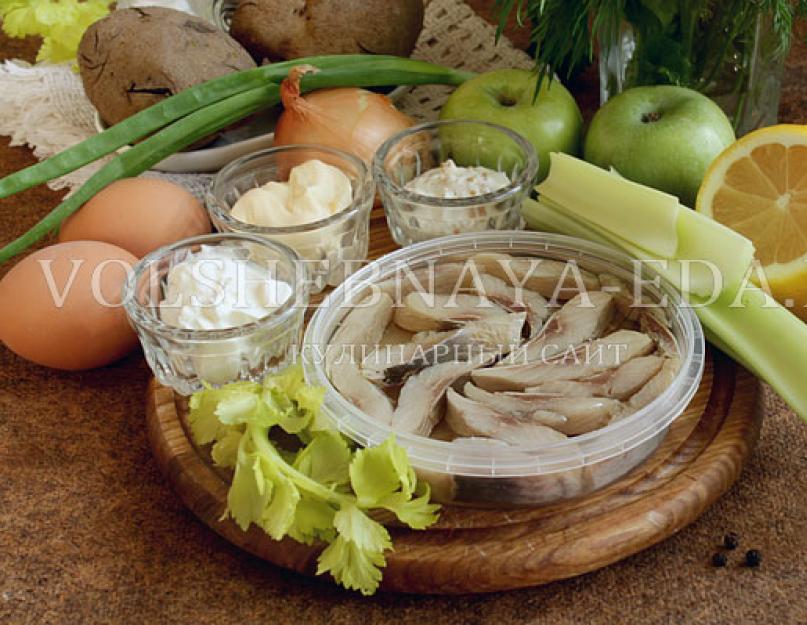 Норвежский салат ингредиенты. Норвежский салат с сельдью и свеклой. Салат со свеклой