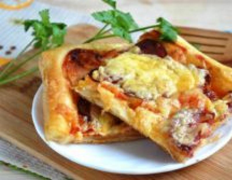 Comment faire cuire rapidement une pizza au four.  Pizza : recettes maison au four.  Pizza aux saucisses, fromage, champignons, viande hachée, levure, kéfir.  Les pizzas les plus célèbres du monde avec composition et garniture