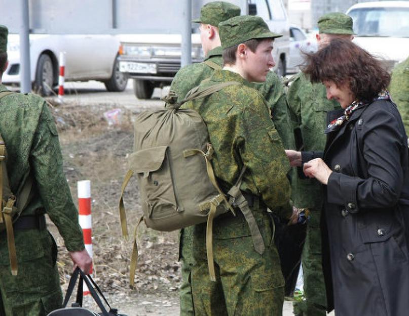 Quelle est la meilleure façon de finir d'accompagner votre fils dans l'armée ?  L'armée a-t-elle besoin de cadeaux ?  Apéritif de tomates au poisson