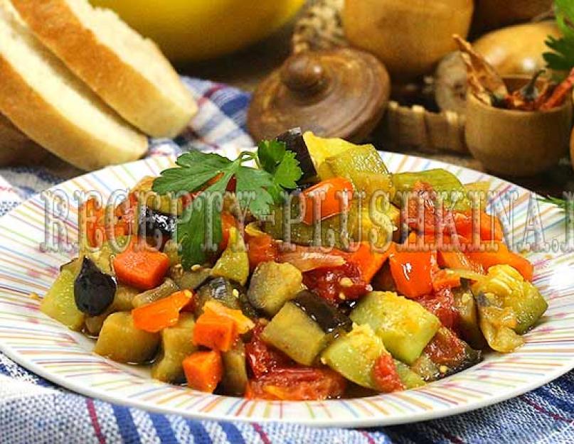 Овощное рагу кабачок баклажан перец. Рецепт вкусного овощного рагу из баклажанов, перца и помидор. Овощное рагу классический рецепт приготовления