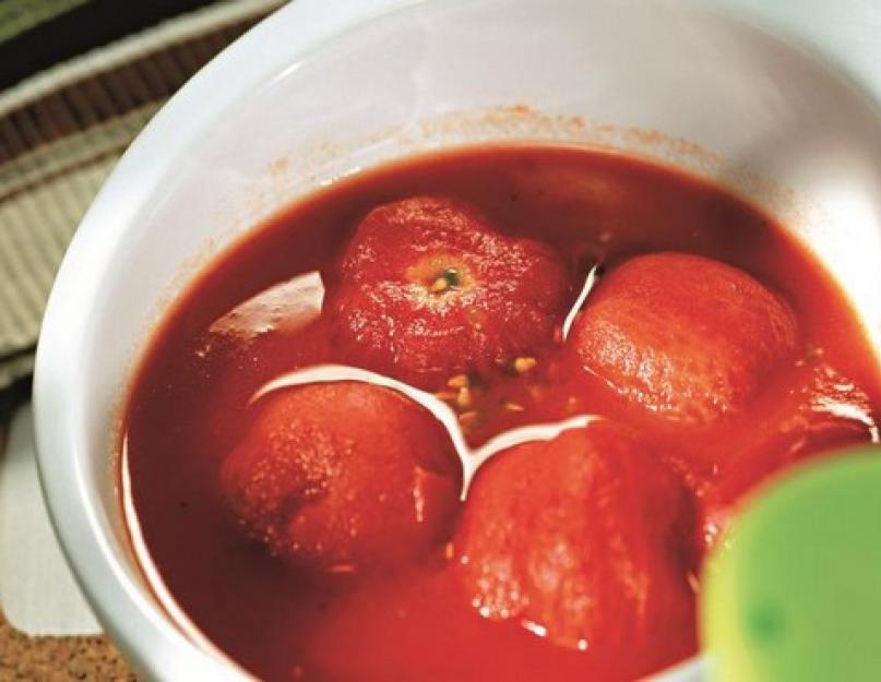 Помидоры в томате стерилизованные. Как правильно выбрать ингредиенты. Маринованные помидоры и огурцы в томатном соке на зиму