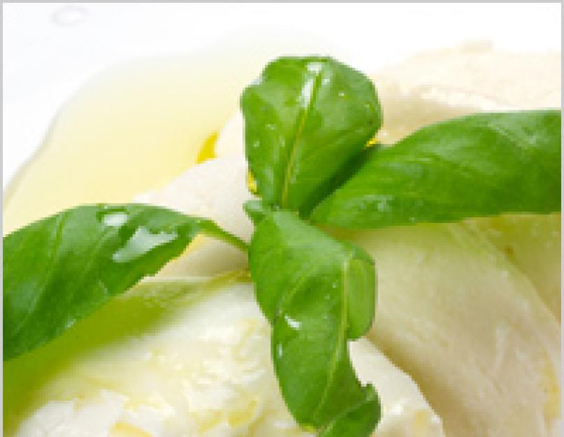 Салаты с моцареллой: простые рецепты. Как приготовить вкусный салат с моцареллой? Простые рецепты с моцареллой - блюда и салаты с сыром моцарелла, пошаговое приготовление сыра дома