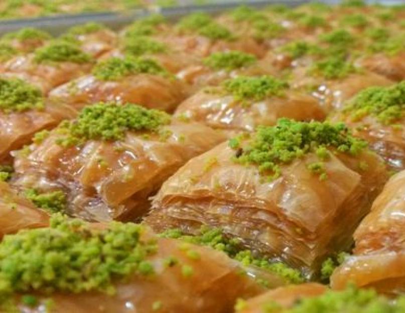 Cuisine turque comment cuisiner le baklava.  Baklava en Turquie.  Pour enrober la pâte