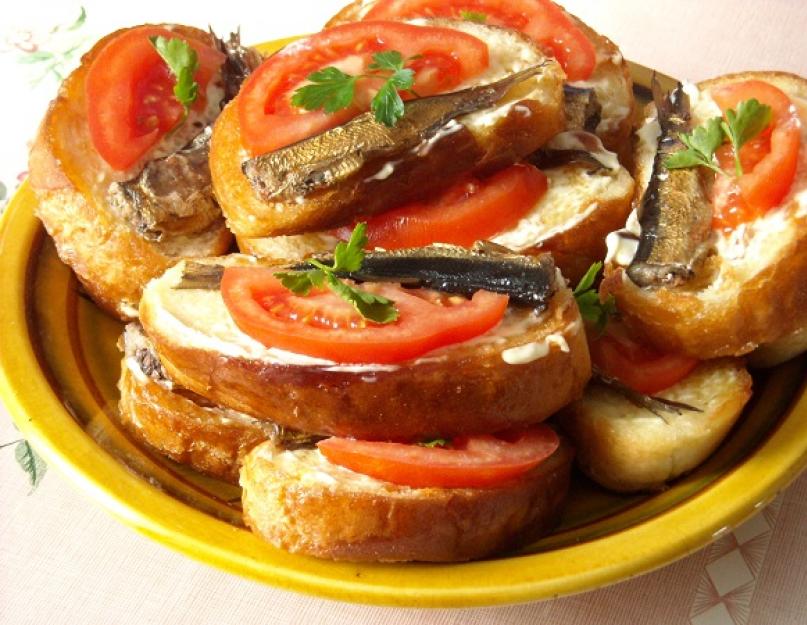Простые закусочные бутерброды. Нежные бутерброды с лососем и сливочным сыром. Быстрый сэндвич с творогом