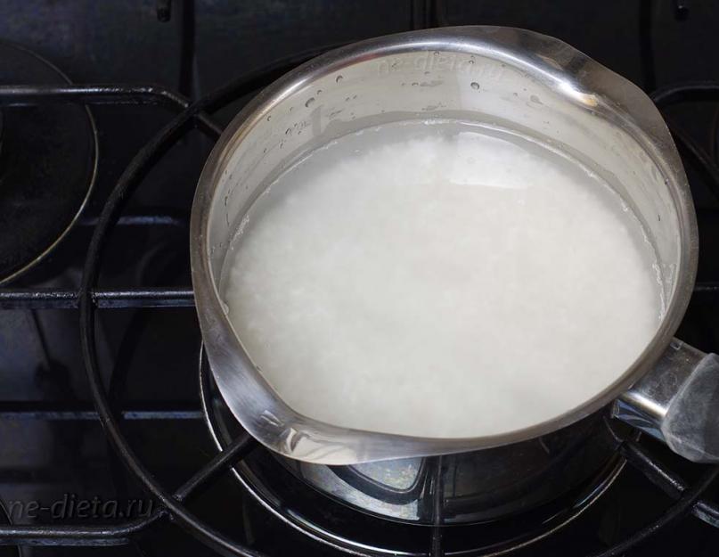 Cottura del porridge di riso nel latte.  Porridge di riso con latte.  Prepariamo prodotti con foto