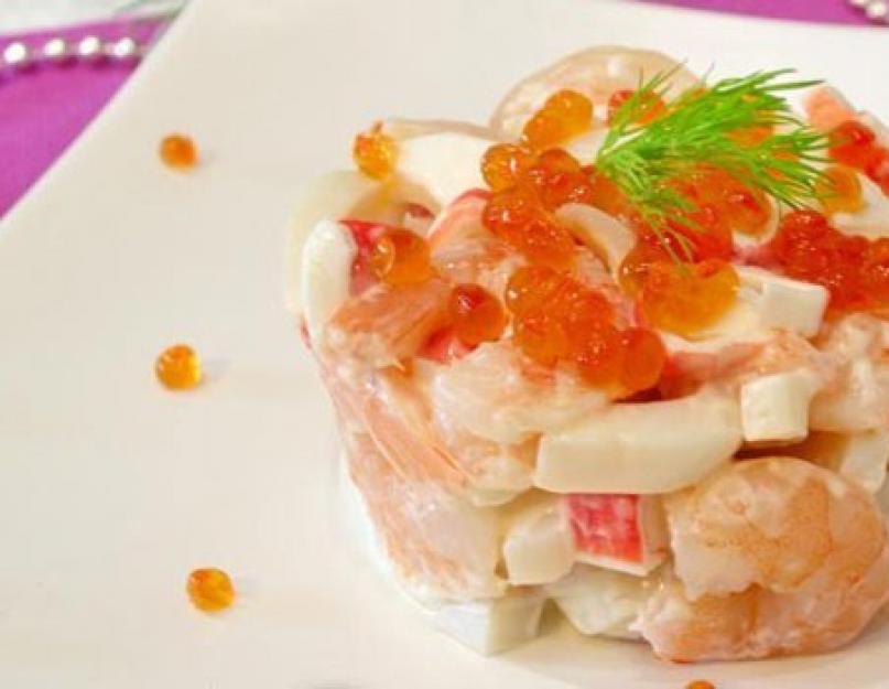 Comment préparer la salade Neptune : une délicieuse combinaison de produits.  Salade Neptune au caviar rouge et crevettes