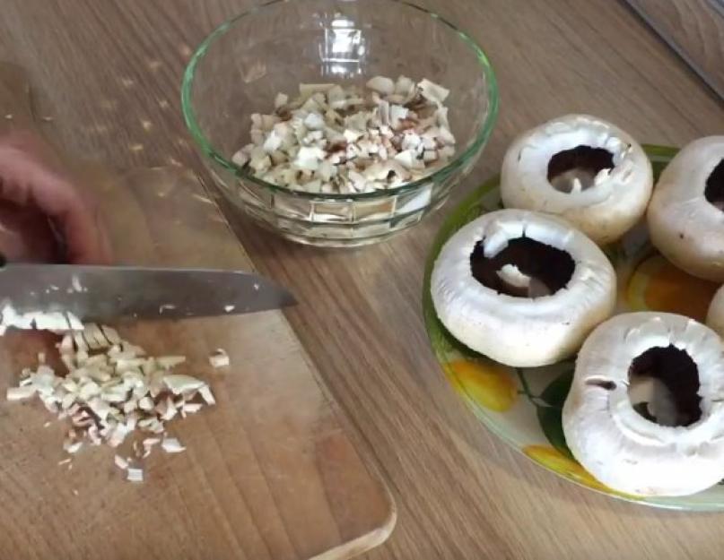 Рецепт приготовления фаршированных грибов шампиньонов. Десятка лучших рецептов запечённых в духовке фаршированных шампиньонов