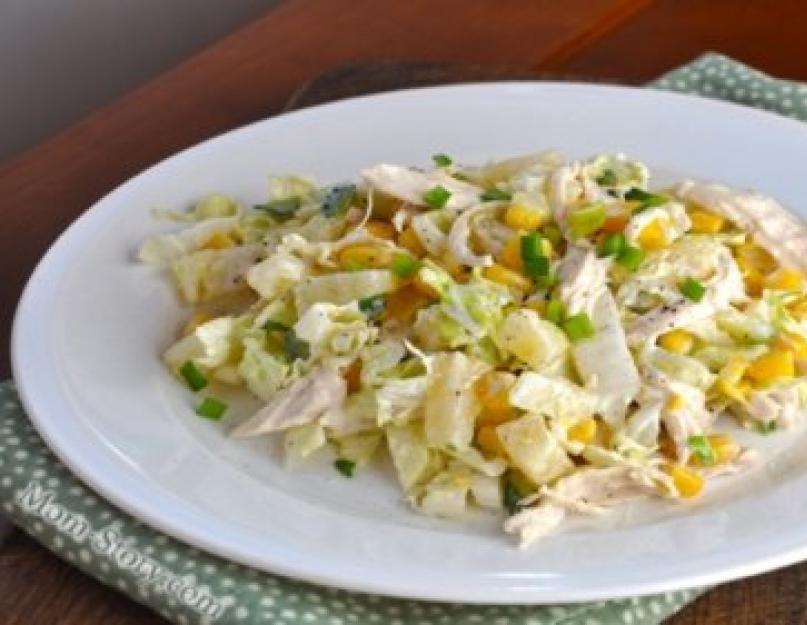 Простой салат с курицей и кукурузой. Салат с курицей, кукурузой, сыром и яйцом