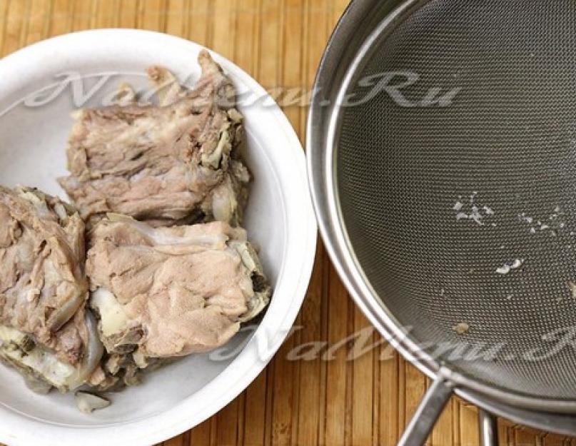 Bortsch diététique sans friture avec bouillon de betterave - mangez et perdez du poids.  Bortsch d'été de jeunes légumes au porc