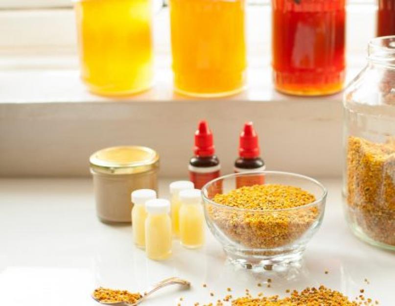 Все продукты пчеловодства. Чай из цветков алтея с медом. Жвачка, приготовленная пчелами
