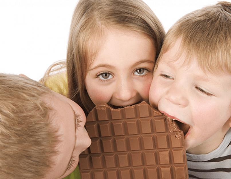 Les enfants peuvent-ils manger du chocolat noir ?  Quand peut-on donner du chocolat aux enfants ?  Quel type de chocolat peut-on offrir aux enfants ?