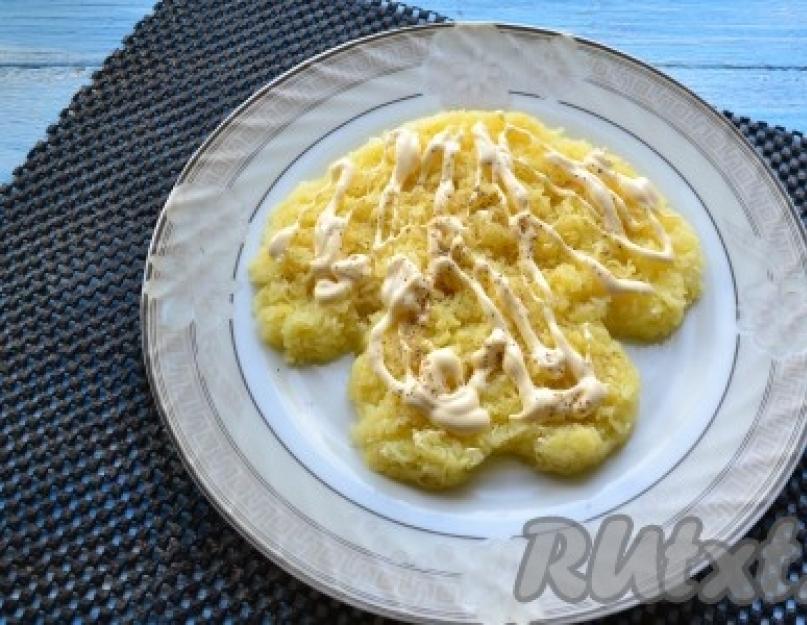 Salade de chien au blanc de poulet fumé.  Salade en forme de chien pour le nouvel an.  Vous pourriez être intéressé