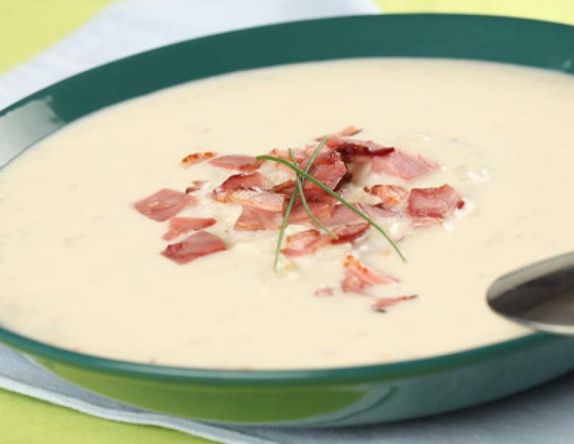 Recettes pour faire une soupe au fromage.  Une recette simple de soupe au fromage avec poitrine de poulet fumée.  Soupe au fromage fondu avec saucisses