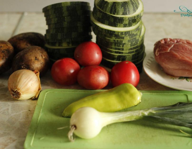 Préparez des courgettes farcies avec de la viande hachée.  Courgettes farcies.  De délicieuses recettes de courgettes à la viande hachée, mijotées en sauce et cuites au four.  Vidéo de bateaux de courgettes avec viande hachée et fromage cuits au four