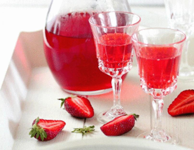 लुगदी के साथ घर पर जू.  घर पर स्ट्रॉबेरी लिकर - सर्वोत्तम व्यंजन।  नींबू और पुदीना के साथ स्ट्रॉबेरी लिकर