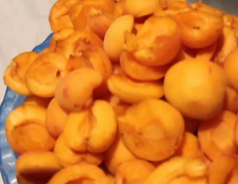 Варенье абрикосовое янтарное из половинок. Варенье из половинок абрикосов – классический рецепт с пошаговыми фото на зиму по приготовлению без воды