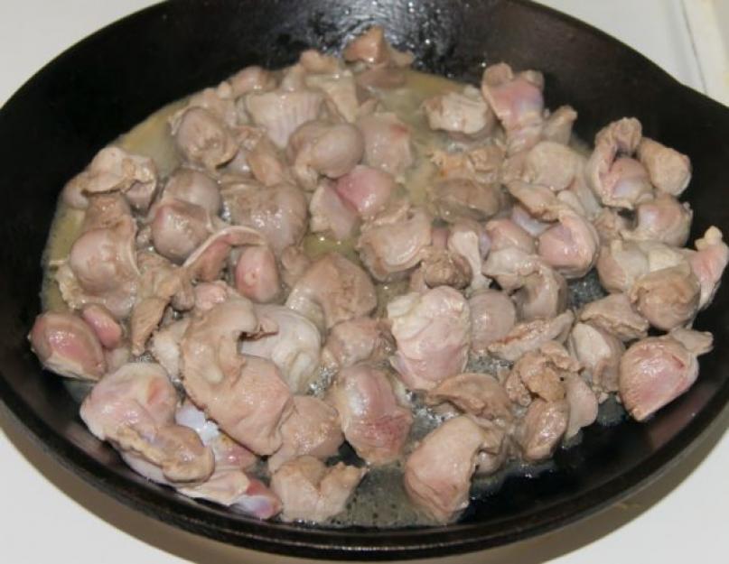 Приготовить из вареных куриных желудков. Как вкусно и просто приготовить куриные желудки. Желудки куриные жареные с луком