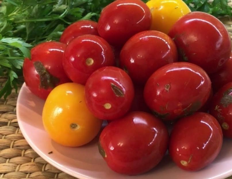 Малосольные помидоры дольками. Малосольные помидоры с чесноком и зеленью: быстрые рецепты. Вкусные и быстрые помидоры с чесноком и базиликом