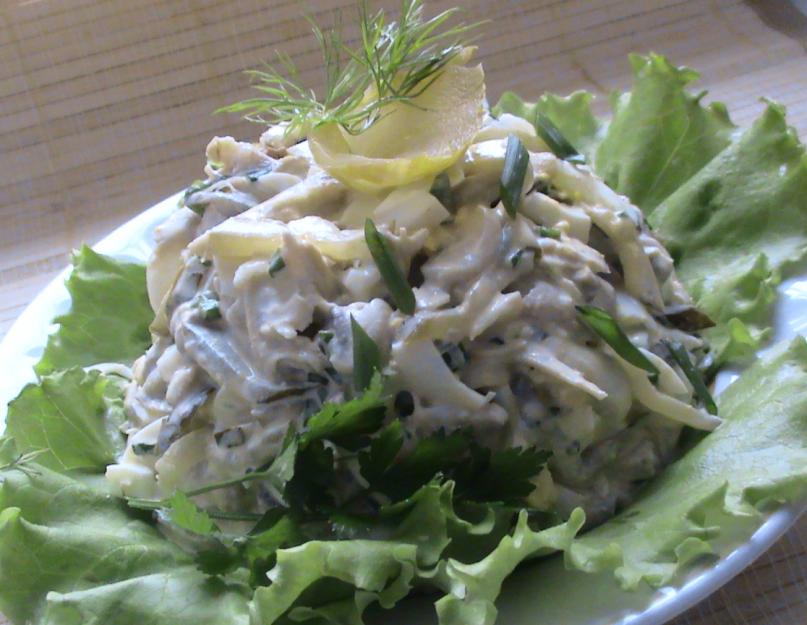 Салат с маринованными грибами вешенками. Салат с жареными вешенками и курицей. Как приготовить сытный салат с жареными вешенками