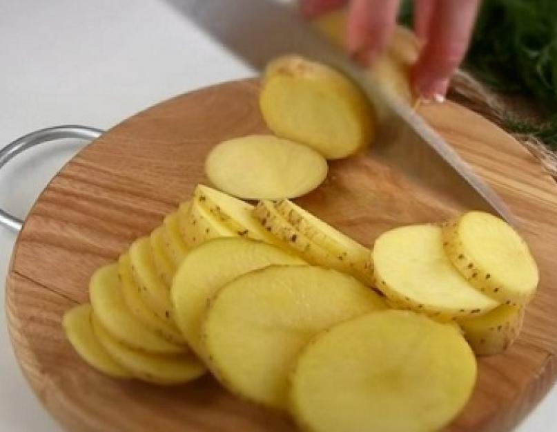 Картофель запеченный с сыром беконом рецепт. Картошка с беконом в духовке. Картошка с беконом в мультиварке