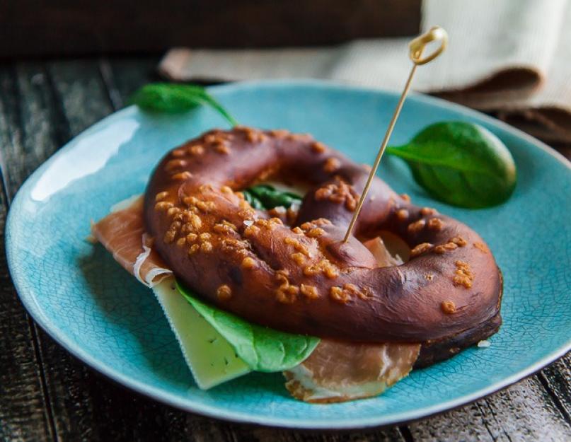 Biscuits bretzels.  Classique allemand : Bretzel.  Où essayer en Allemagne