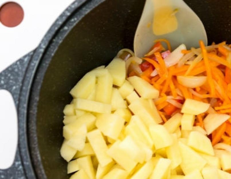 Овощное рагу на сковороде с картошкой рецепт. Готовим рагу овощное с капустой и картошкой - балуем себя вкусным витаминным блюдом