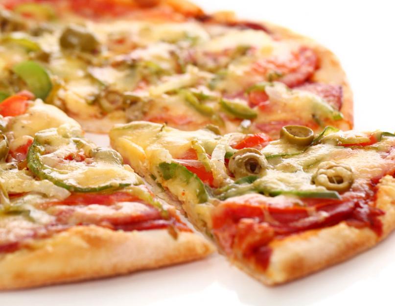 Пиццерия еще кусочек калорийность сортов пиццы. Пицца с колбасой и сыром. Начинки для пиццы с низкой калорийностью