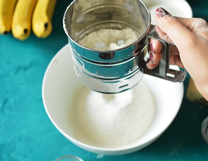 Приготовить банановый пирог домашних условиях. Банановый пирог в духовке рецепт с фото