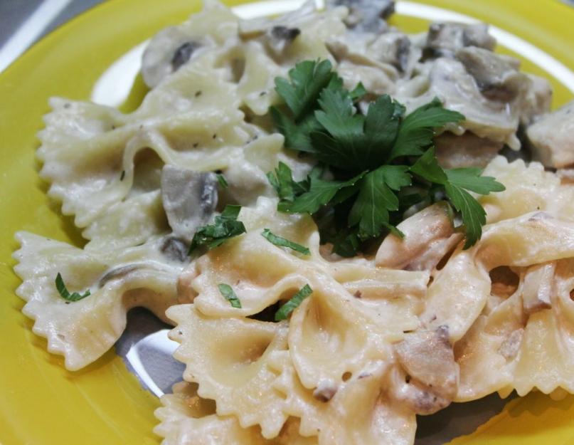 Sauce spaghetti à la crème.  Spaghetti à la sauce crémeuse au poulet, porc et poisson.  Plats rapides et festifs de spaghettis à la sauce crémeuse.  Comment faire cuire des pâtes à la sauce au fromage à la crème, recette