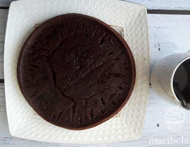 Рецепт приготовления торта сникерс в домашних условиях. Нужно ли смазывать форму для бисквита. Другие варианты приготовления