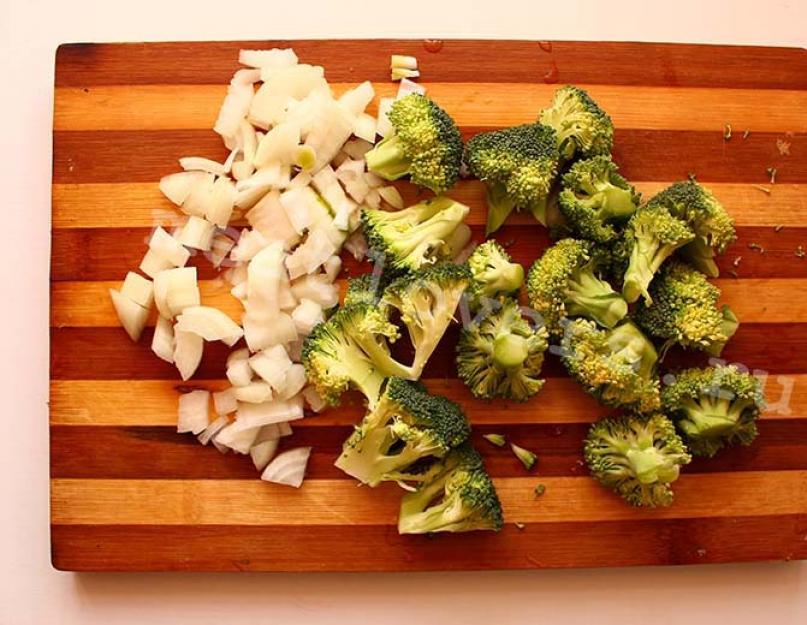 Pilons de poulet au brocoli dans une mijoteuse.  Brocoli cuit à la vapeur dans une mijoteuse : les meilleures recettes diététiques.  Volaille à la crème