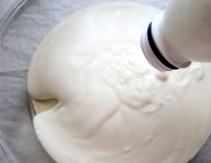 Как испечь манник рецепт на молоке. Для приготовления манника можно использовать любую молочную продукцию – молоко, кефир, сметану. Классический манник на молоке с мукой в духовке