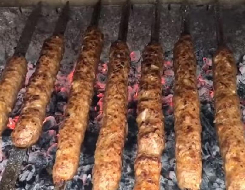 Из какого мяса готовят люля кебаб. Сочный люля кебаб – альтернатива шашлыка