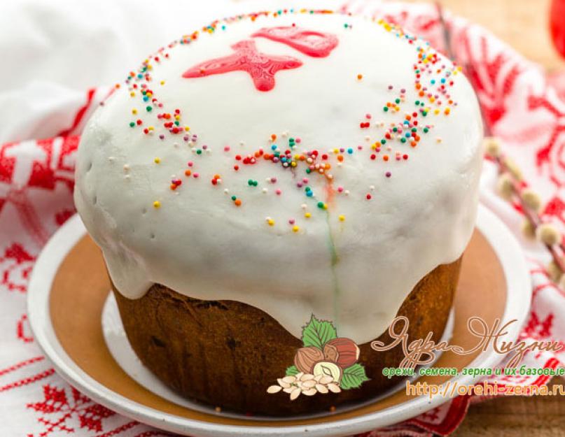 Différentes recettes de gâteaux de Pâques pour la table de fête de Pâques.  Faire un gâteau de Pâques avec de la levure.  Riche gâteau de Pâques utilisant la technologie italienne