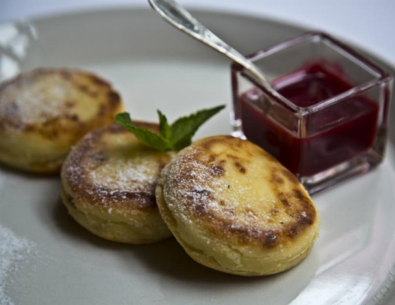 Сырники в ресторане. Рецепт сырников от шеф повара. Десерты в ресторанах. Рецепт сырников от шеф повара. Сырники.