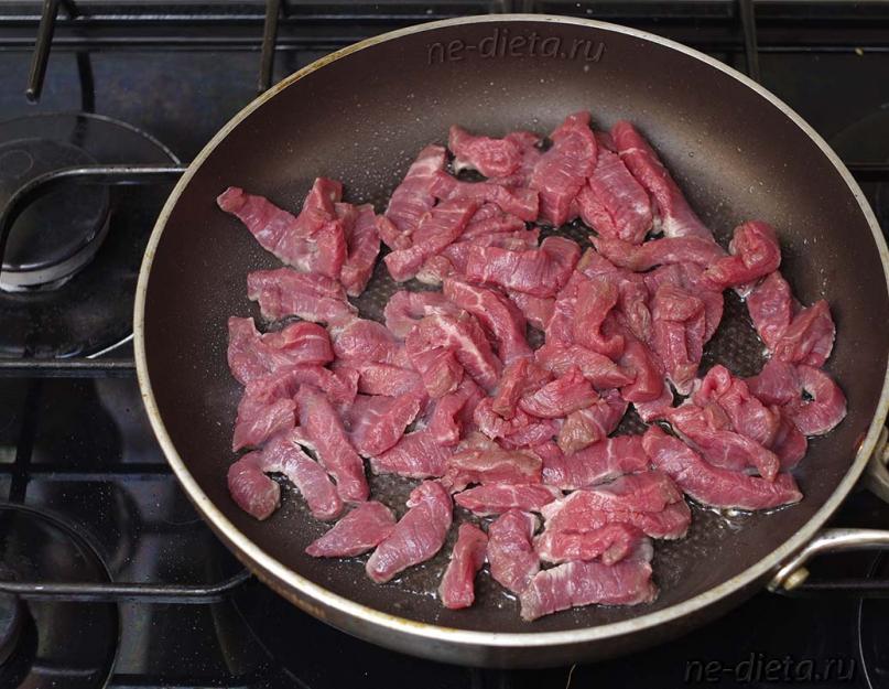 Рецепт приготовления азу из говядины на сковороде. Азу из говядины с солеными огурцами