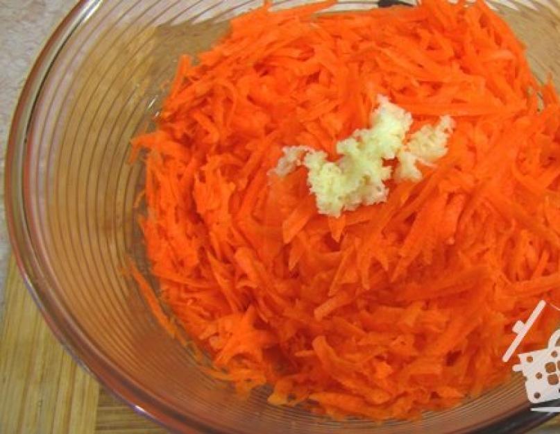 Les salades de carottes sont simples.  Salade de carottes - une recette simple avec du fromage et de l'ail.  Salade de carottes au fromage