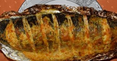 Coho laksebøffer i ovnen: opskrifter og madlavningsfunktioner Laks i cremet ostesauce med tomater
