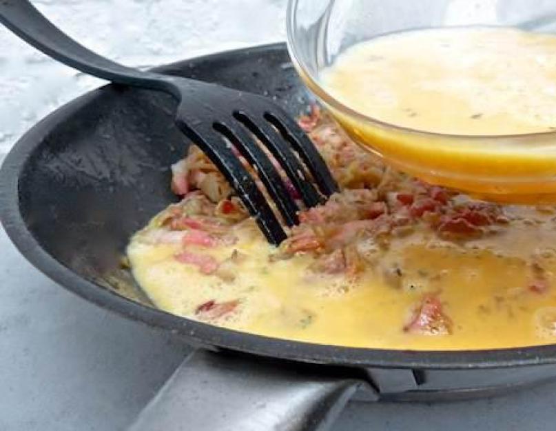 Сытный завтрак для всей семьи: жарим яичницу с колбасой. Вкусный омлет с колбасой на сковороде правильный рецепт пышного омлета
