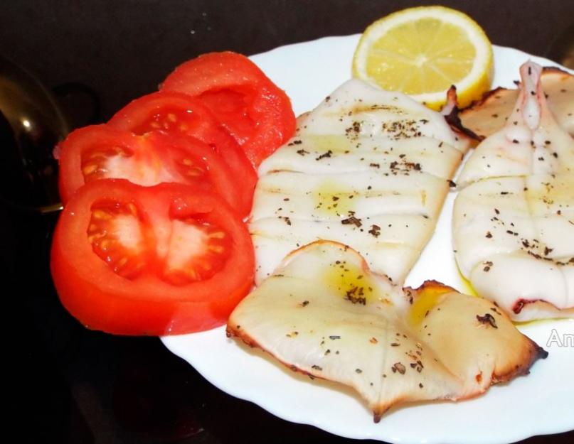 ปลาหมึกกับกระเทียมและชีสในเตาอบ  ปลาหมึกยัดไส้ - สูตรรูปถ่ายที่คัดสรร  วิธียัดไส้ปลาหมึกใส่ผัก เห็ด และข้าวให้อร่อย สูตรปลาหมึกอบ