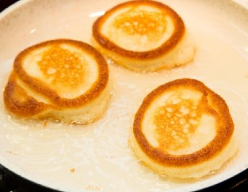 Comment faire des crêpes au lait aigre.  Crêpes au lait caillé - production sans déchets !  La recette de « grand-mère » pour les crêpes au lait caillé