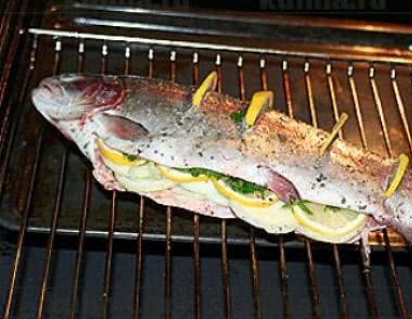 Приготовить рыбу без масла. Как пожарить рыбу без масла. Хек с морковью и луком