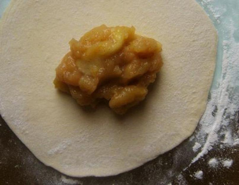 Яблочная начинка для пирожков из дрожжевого теста. Рецепт из слоеного теста. Пирожки с яблоками: рецепт на воде