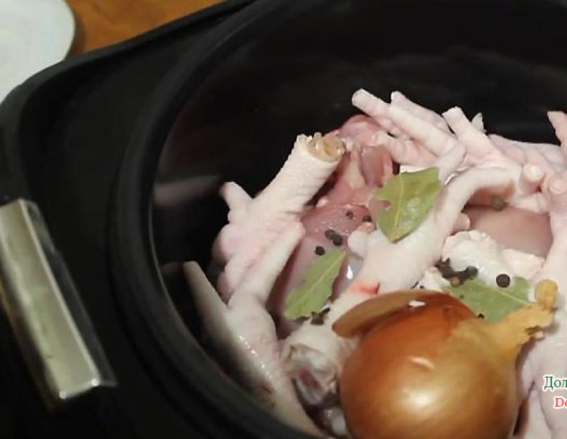 Заливное из куриных лапок с желатином. Холодец из куриных ножек — приготовление рецепта поэтапно. Ассорти из свиных ножек и курицы
