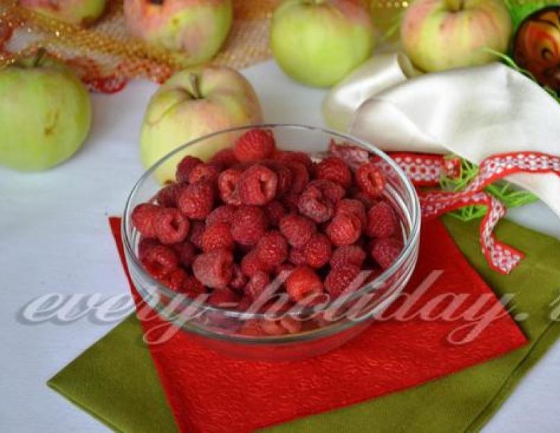 Compote de framboises - une combinaison d'utile et d'agréable