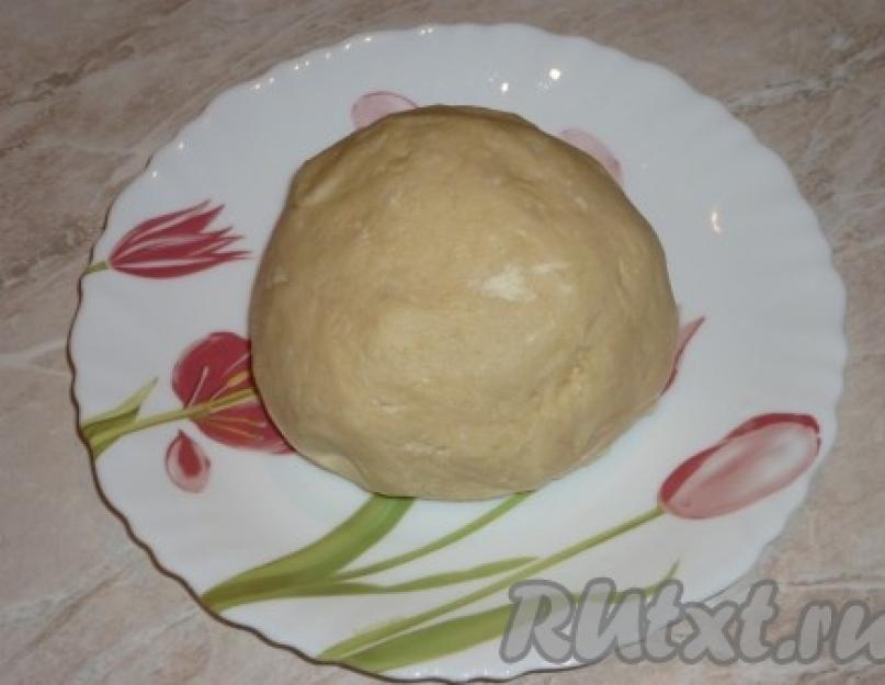 Les biscuits de Pâques sont très beaux.  Comment faire des biscuits de Pâques avec du glaçage selon une recette étape par étape avec photos.  Avec garniture aux amandes