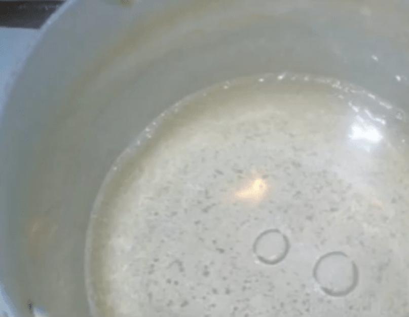 1 стакан для теста. Тесто с пузырьками. Тесто сваренное в воде.