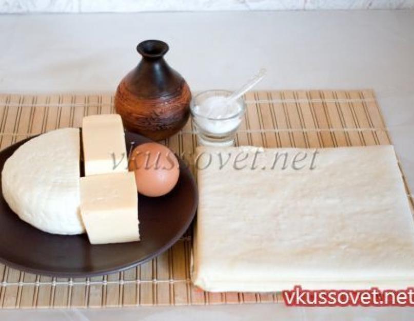 Рецепт хачапури из слоеного теста с сыром в духовке. Хачапури с сыром и творогом из слоеного теста в духовке рецепт с фото