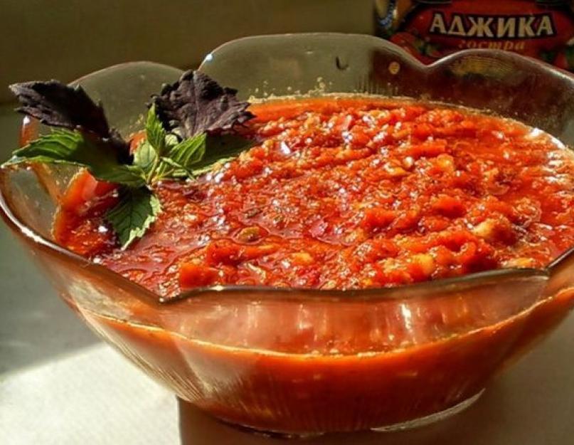Рецепт аджики не вареной с болгарским перцем. Аджика с яблоками и морковью. Аджика из помидоров и перца на зиму – рецепт